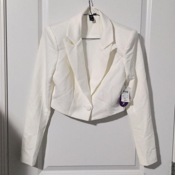 Windsor Jackets & Blazers - NWT Windsor cropped blazer